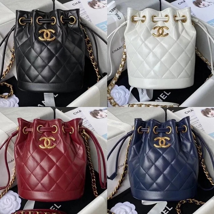 Women's crossbody bags category